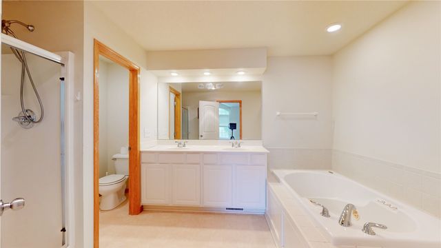 3523 Brook Run Drive, Des Moines, IA 50317