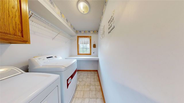 3523 Brook Run Drive, Des Moines, IA 50317