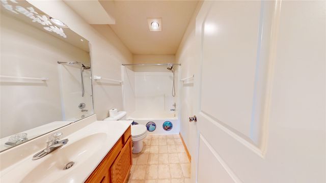 3523 Brook Run Drive, Des Moines, IA 50317