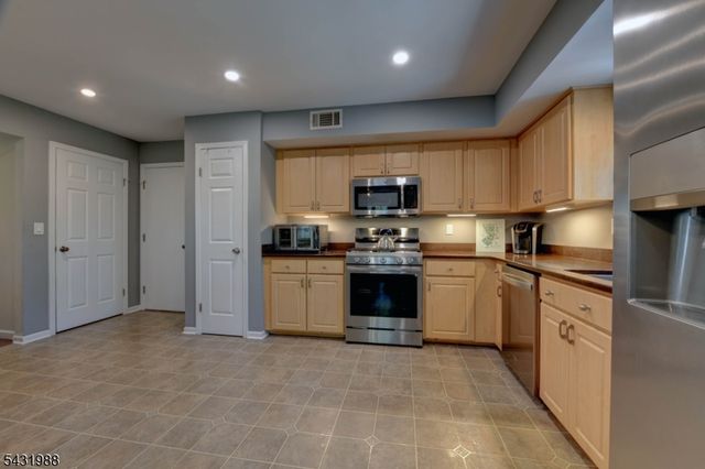 12 Ogden Ter, Butler Boro, NJ 07405