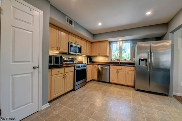 12 Ogden Ter, Butler Boro, NJ 07405