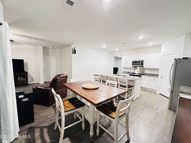 215 Brim Court, Swansboro, NC 28584