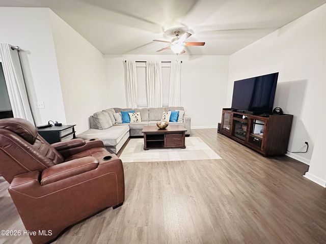 215 Brim Court, Swansboro, NC 28584