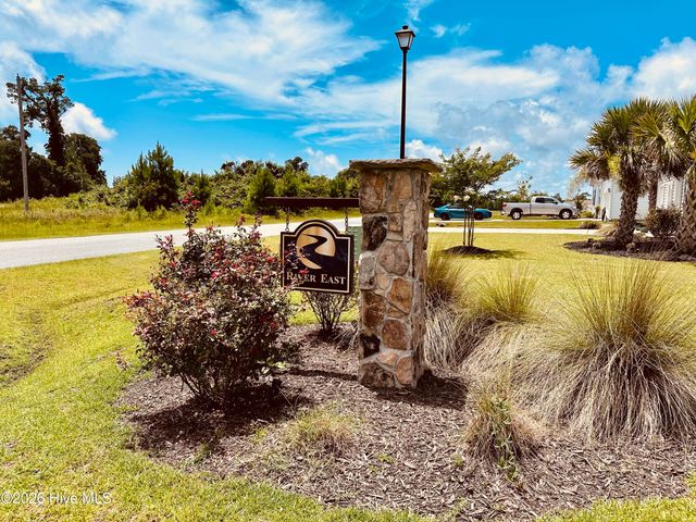 215 Brim Court, Swansboro, NC 28584