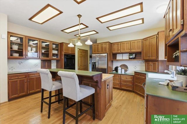 1215 Cork Drive, Papillion, NE 68046