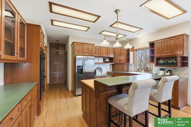 1215 Cork Drive, Papillion, NE 68046