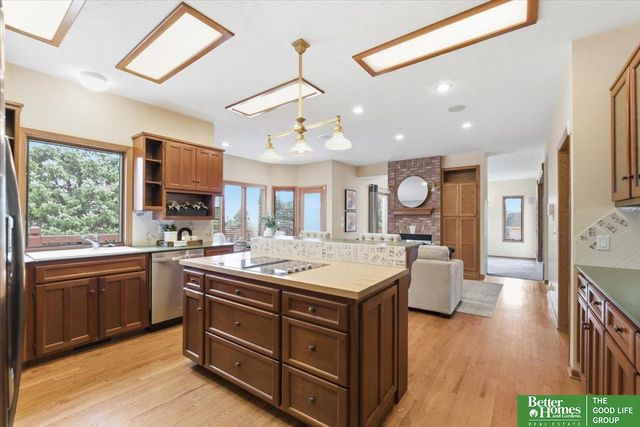 1215 Cork Drive, Papillion, NE 68046