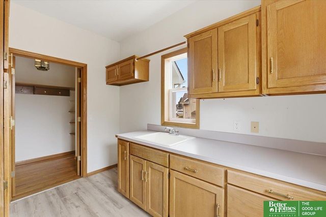 1215 Cork Drive, Papillion, NE 68046