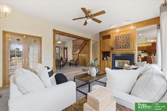 1215 Cork Drive, Papillion, NE 68046