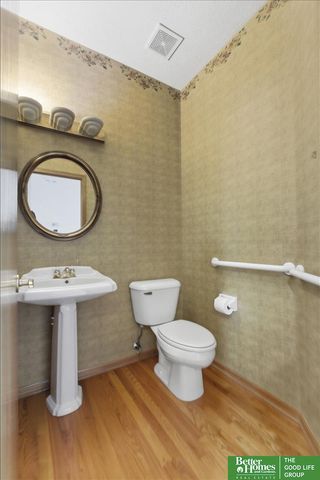 1215 Cork Drive, Papillion, NE 68046