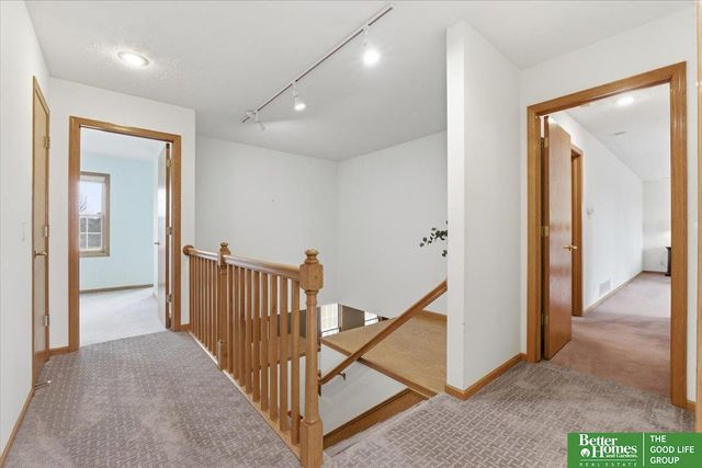 1215 Cork Drive, Papillion, NE 68046