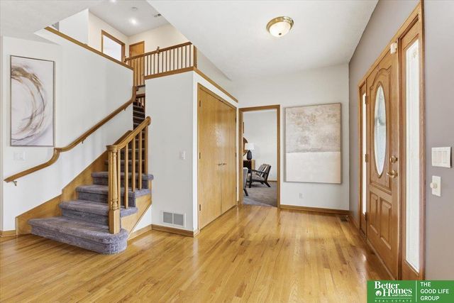 1215 Cork Drive, Papillion, NE 68046