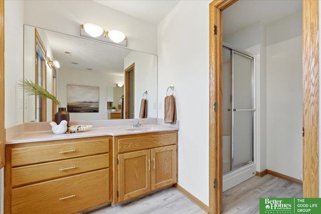 1215 Cork Drive, Papillion, NE 68046