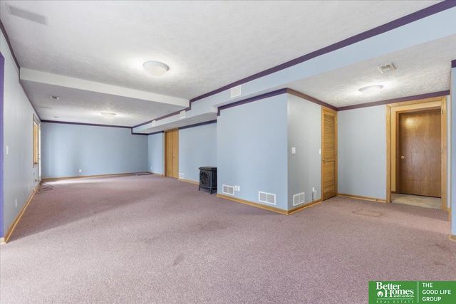 1215 Cork Drive, Papillion, NE 68046