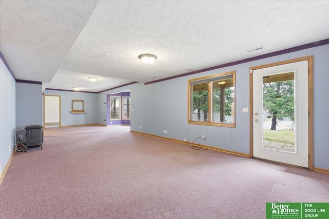 1215 Cork Drive, Papillion, NE 68046