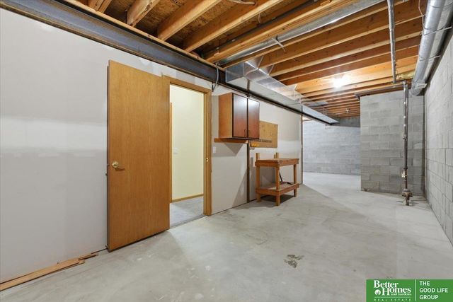 1215 Cork Drive, Papillion, NE 68046