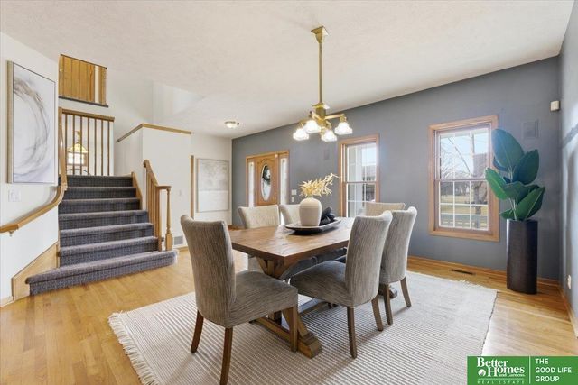 1215 Cork Drive, Papillion, NE 68046