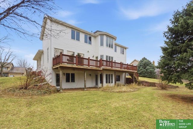 1215 Cork Drive, Papillion, NE 68046