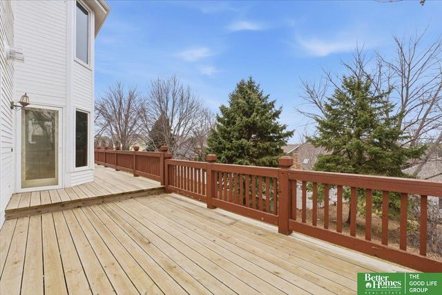 1215 Cork Drive, Papillion, NE 68046