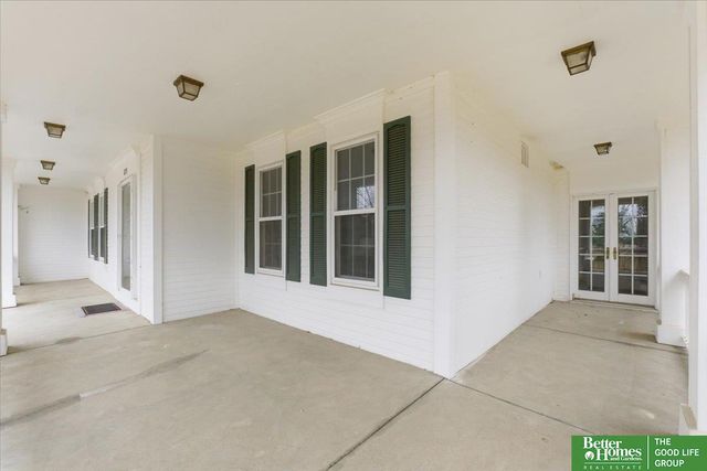 1215 Cork Drive, Papillion, NE 68046