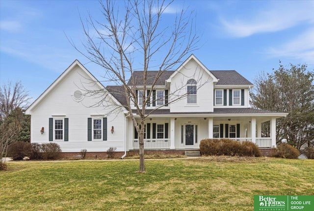 1215 Cork Drive, Papillion, NE 68046