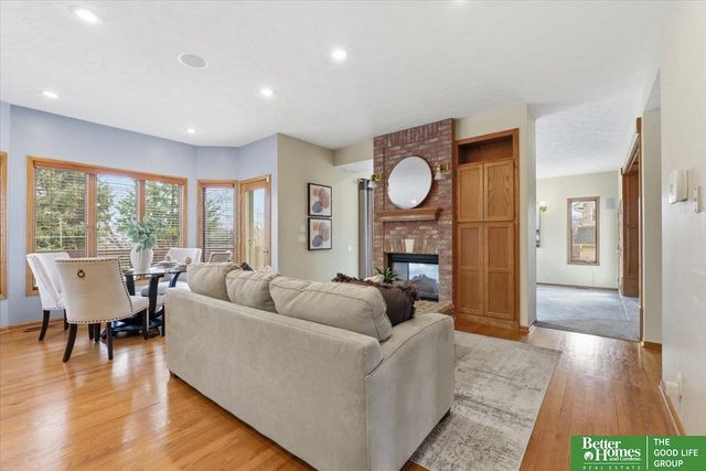 1215 Cork Drive, Papillion, NE 68046