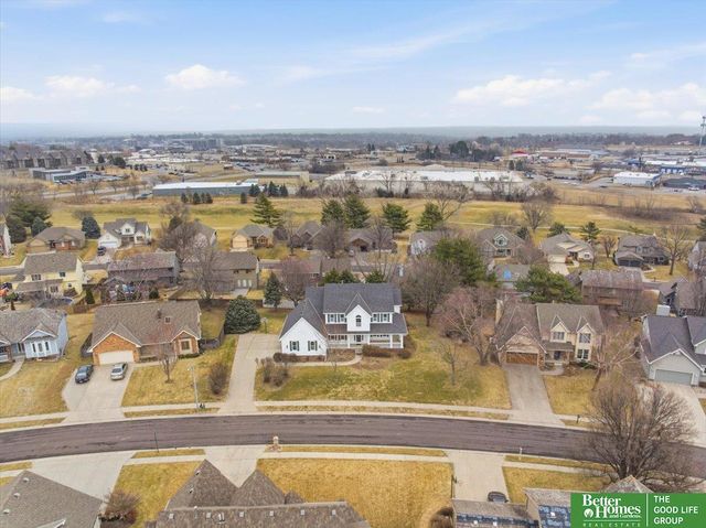 1215 Cork Drive, Papillion, NE 68046