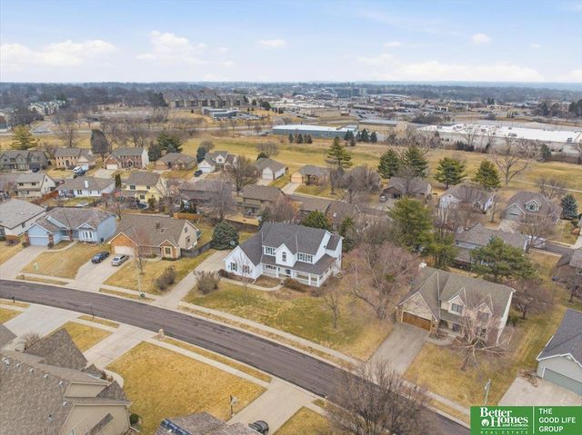1215 Cork Drive, Papillion, NE 68046