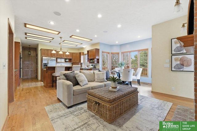 1215 Cork Drive, Papillion, NE 68046