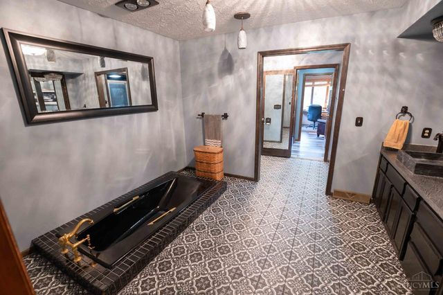 500 Dorset Drive, Middletown, OH 45042