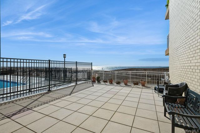 700 Shore Road 4O, Long Beach, NY 11561