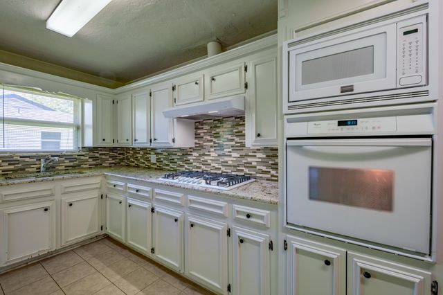 7024 Shauna Drive, North Richland Hills, TX 76180