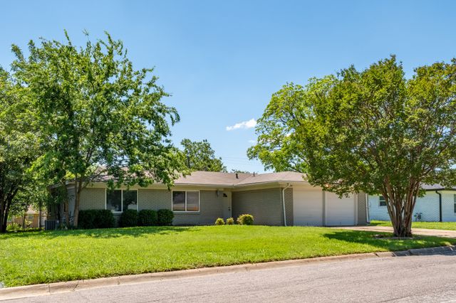 7024 Shauna Drive, North Richland Hills, TX 76180