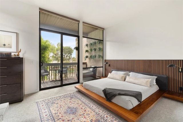 6326 Marina Pacifica Dr S, Long Beach, CA 90803