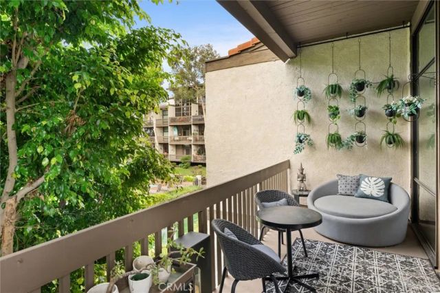 6326 Marina Pacifica Dr S, Long Beach, CA 90803