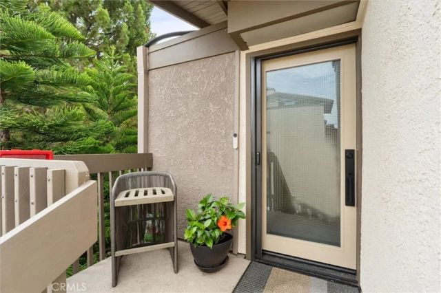 6326 Marina Pacifica Dr S, Long Beach, CA 90803