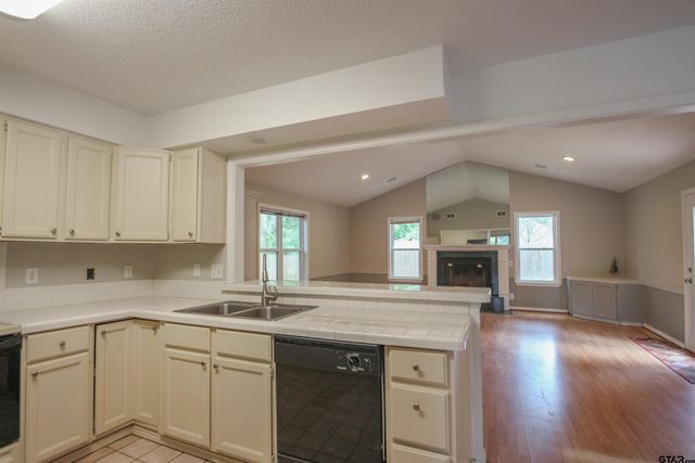 21298 Dogwood Dr, Flint, TX 75762