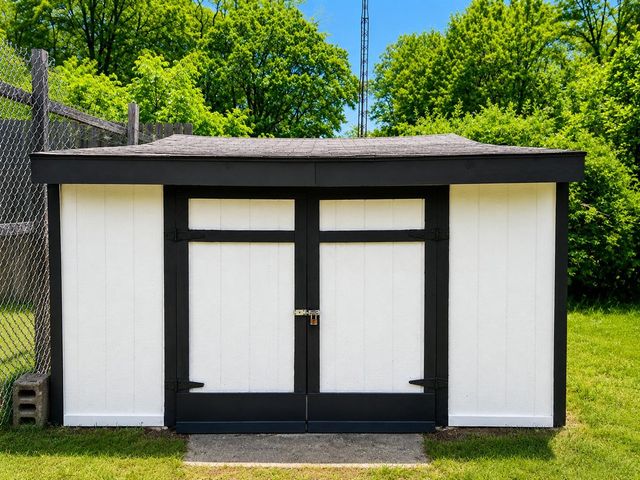 27939 38th Avenue, Paw Paw, MI 49079