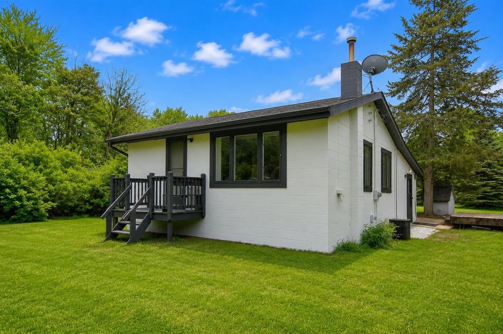 27939 38th Avenue, Paw Paw, MI 49079