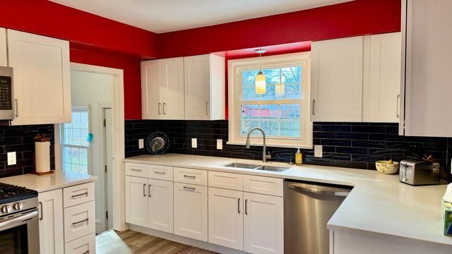 820 E Stanford Street, Springfield, MO 65807