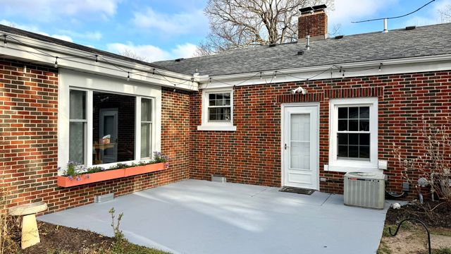 820 E Stanford Street, Springfield, MO 65807