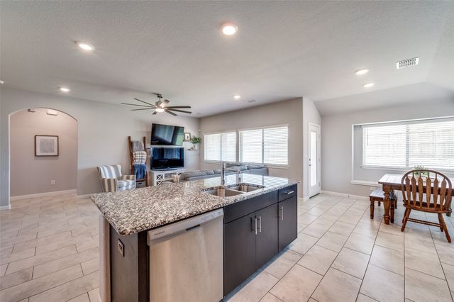 1305 Coyote Ridge, Aubrey, TX 76227