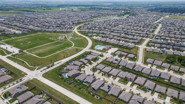 1305 Coyote Ridge, Aubrey, TX 76227