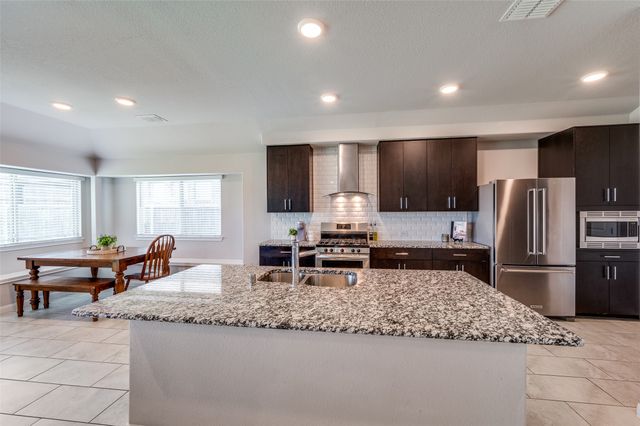 1305 Coyote Ridge, Aubrey, TX 76227