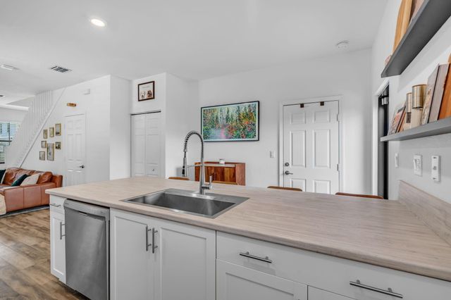 524 SW 19th Way, Fort Lauderdale, FL 33312