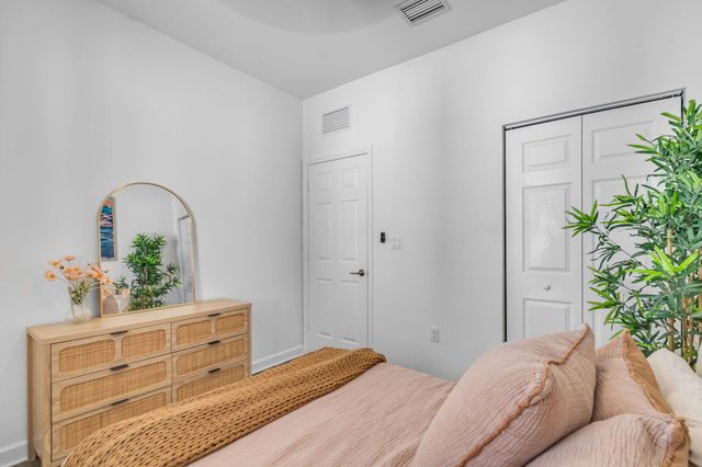 524 SW 19th Way, Fort Lauderdale, FL 33312