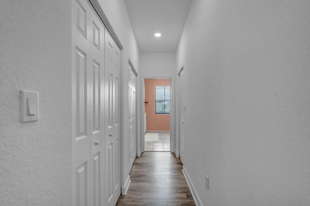 524 SW 19th Way, Fort Lauderdale, FL 33312