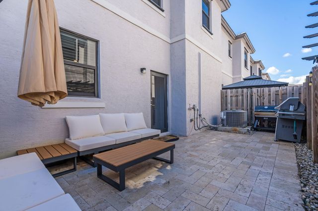 524 SW 19th Way, Fort Lauderdale, FL 33312