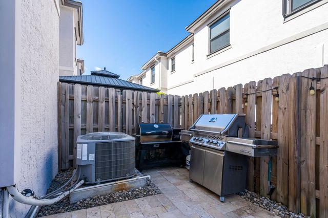 524 SW 19th Way, Fort Lauderdale, FL 33312