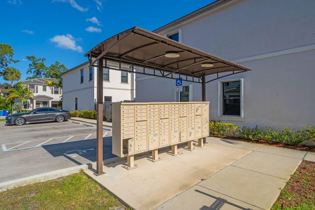 524 SW 19th Way, Fort Lauderdale, FL 33312